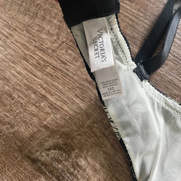 Victoria's Secret Dream Angels Unlined Demi Bra - Picture 4 of 4